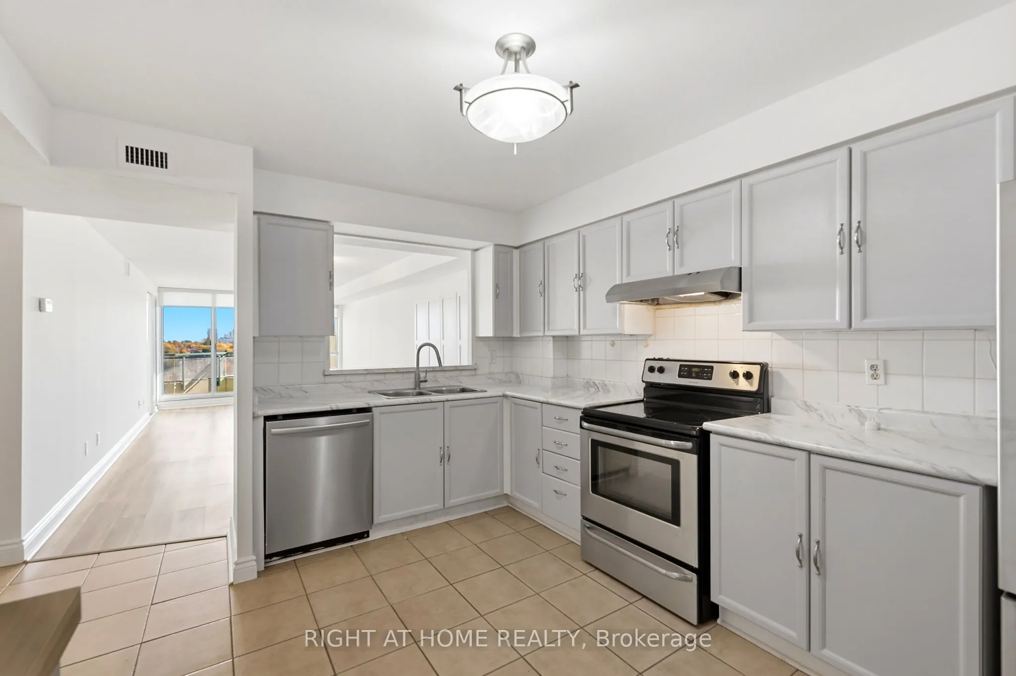 4727 Sheppard Avenue E #816