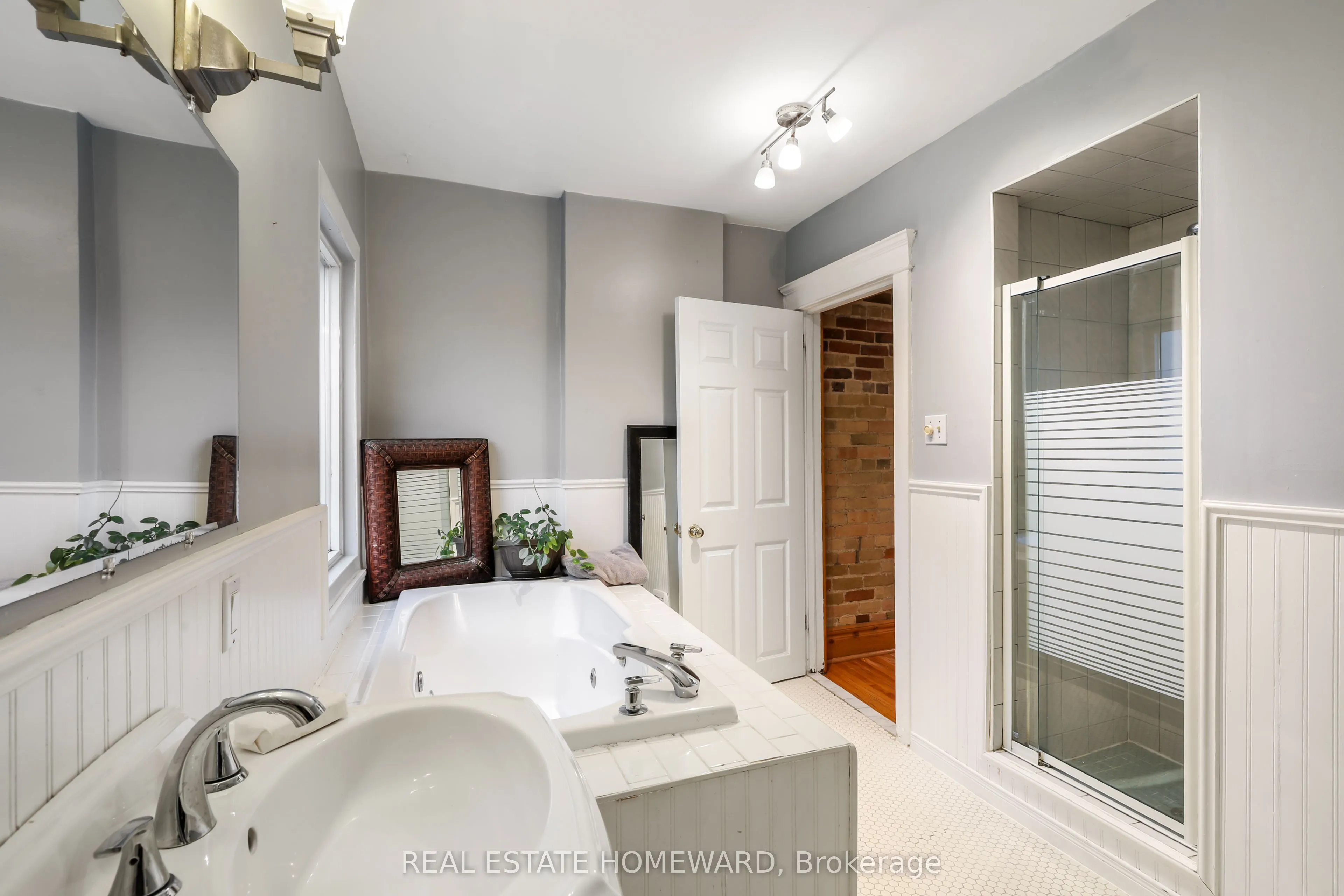 207 Waverley Road