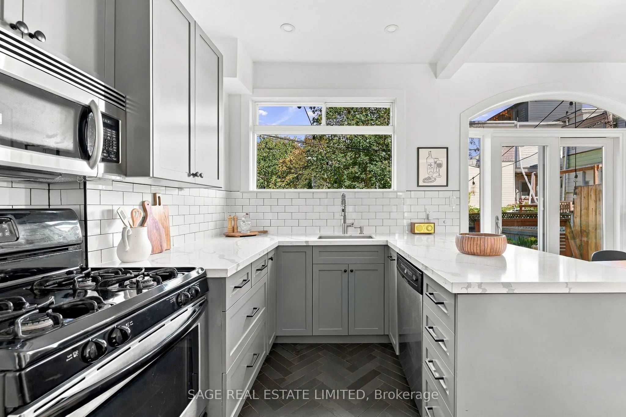 100 Dagmar Avenue