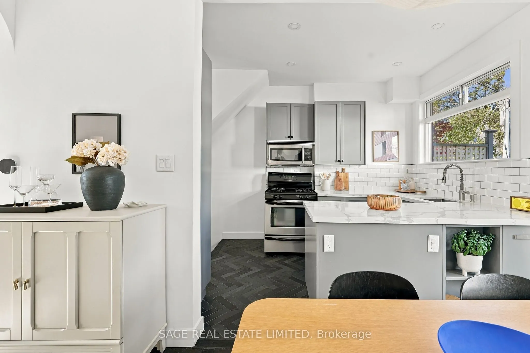 100 Dagmar Avenue