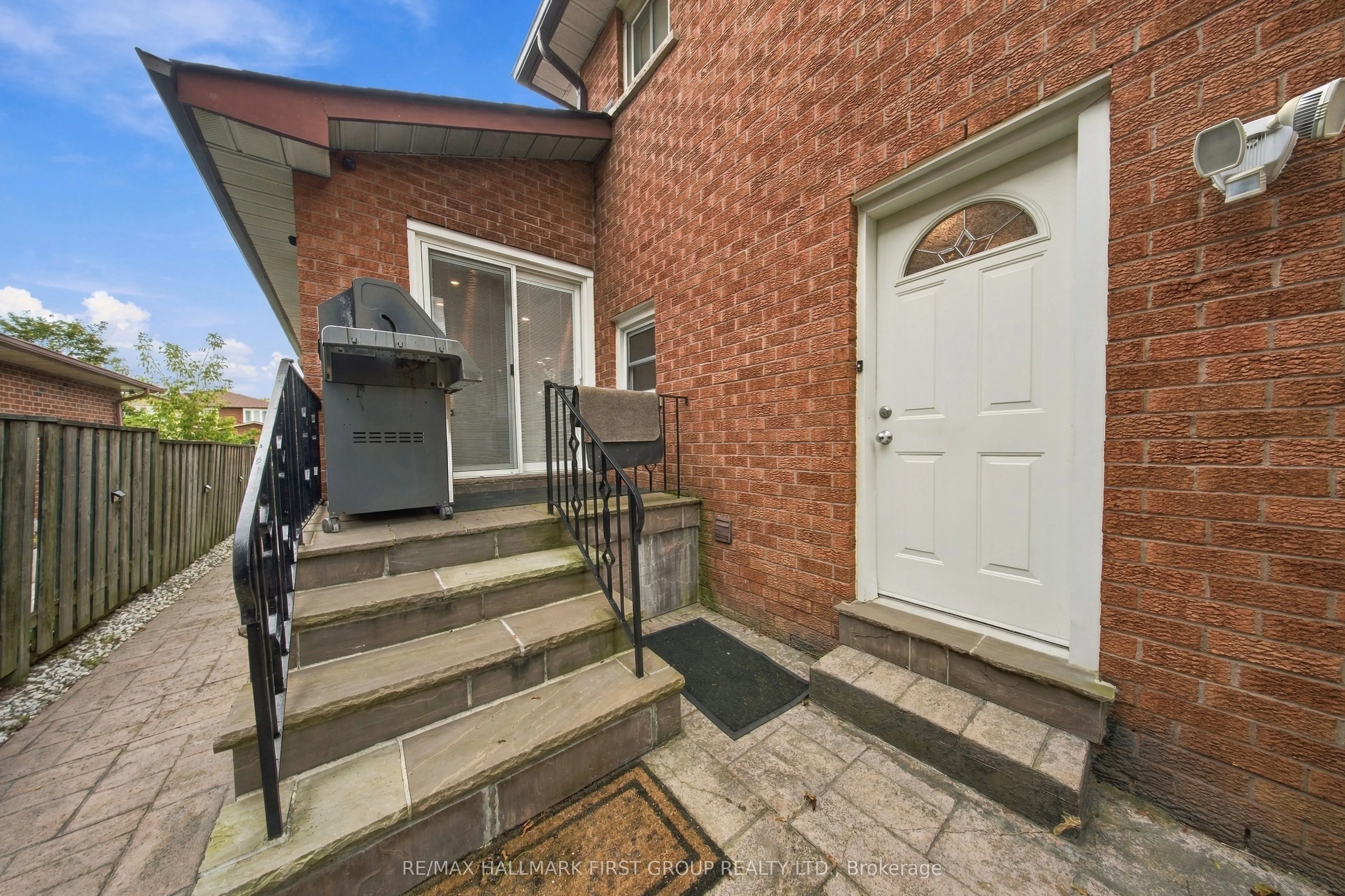 520 McLeod Crescent