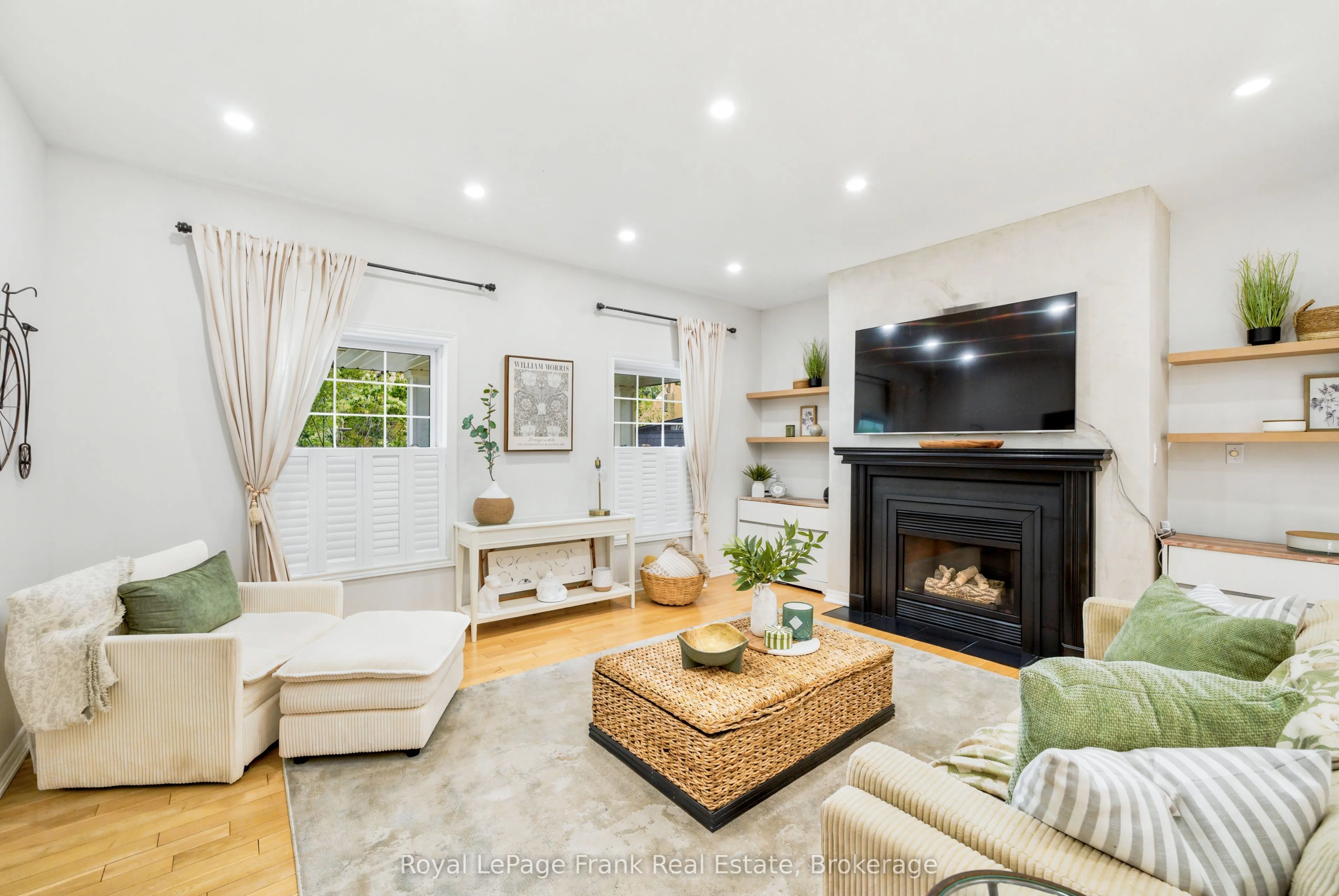 246 Cochrane Street
