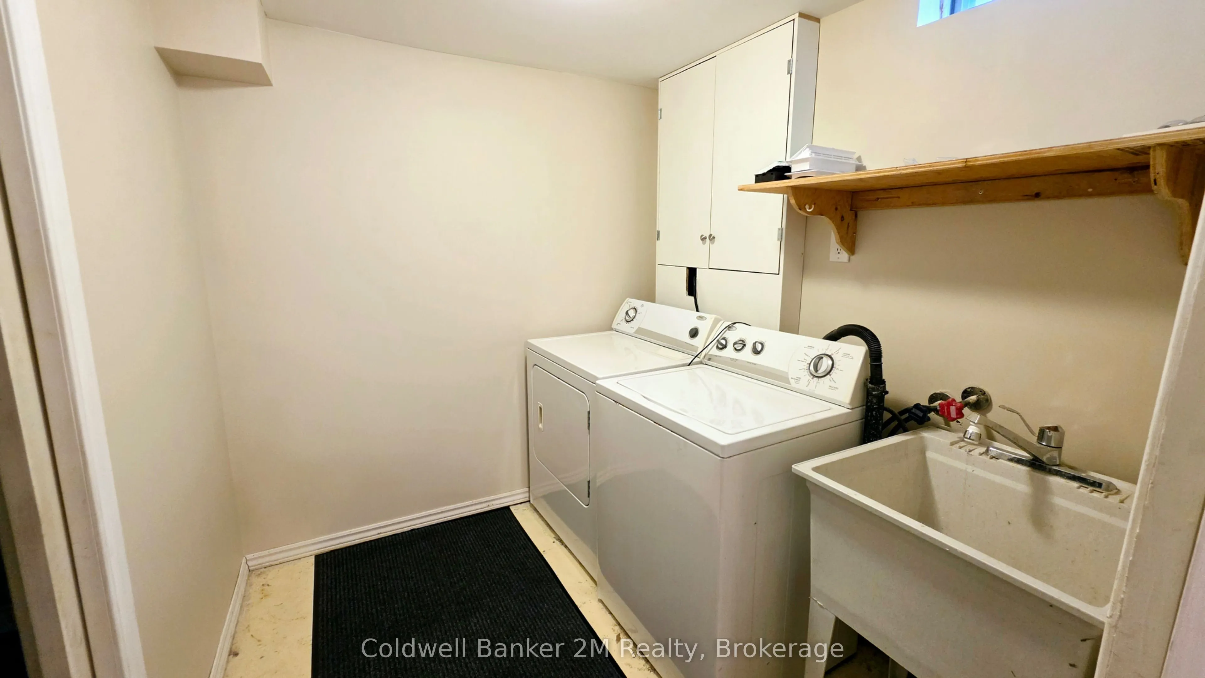 852 Attersley Drive