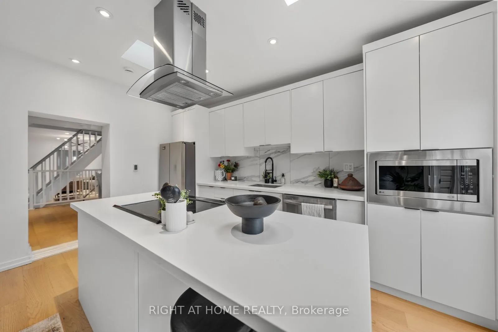 5 1/2 Luttrell Avenue