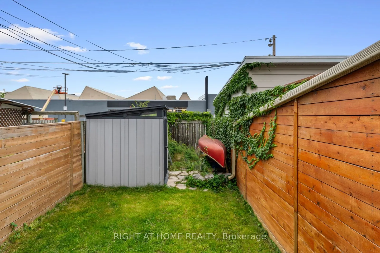5 1/2 Luttrell Avenue