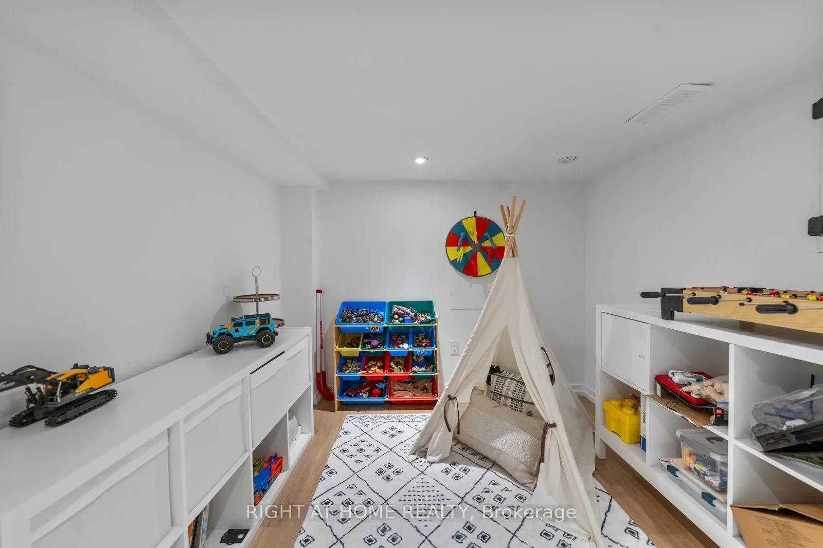 5 1/2 Luttrell Avenue