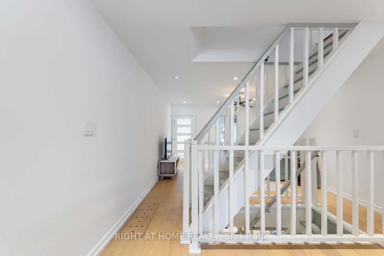 5 1/2 Luttrell Avenue