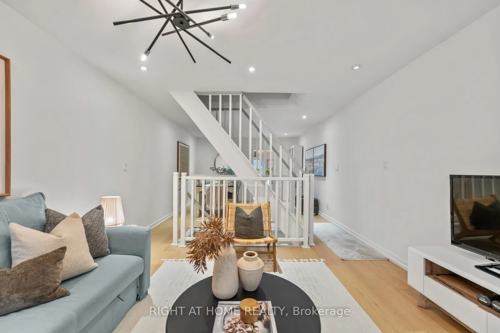 5 1/2 Luttrell Avenue