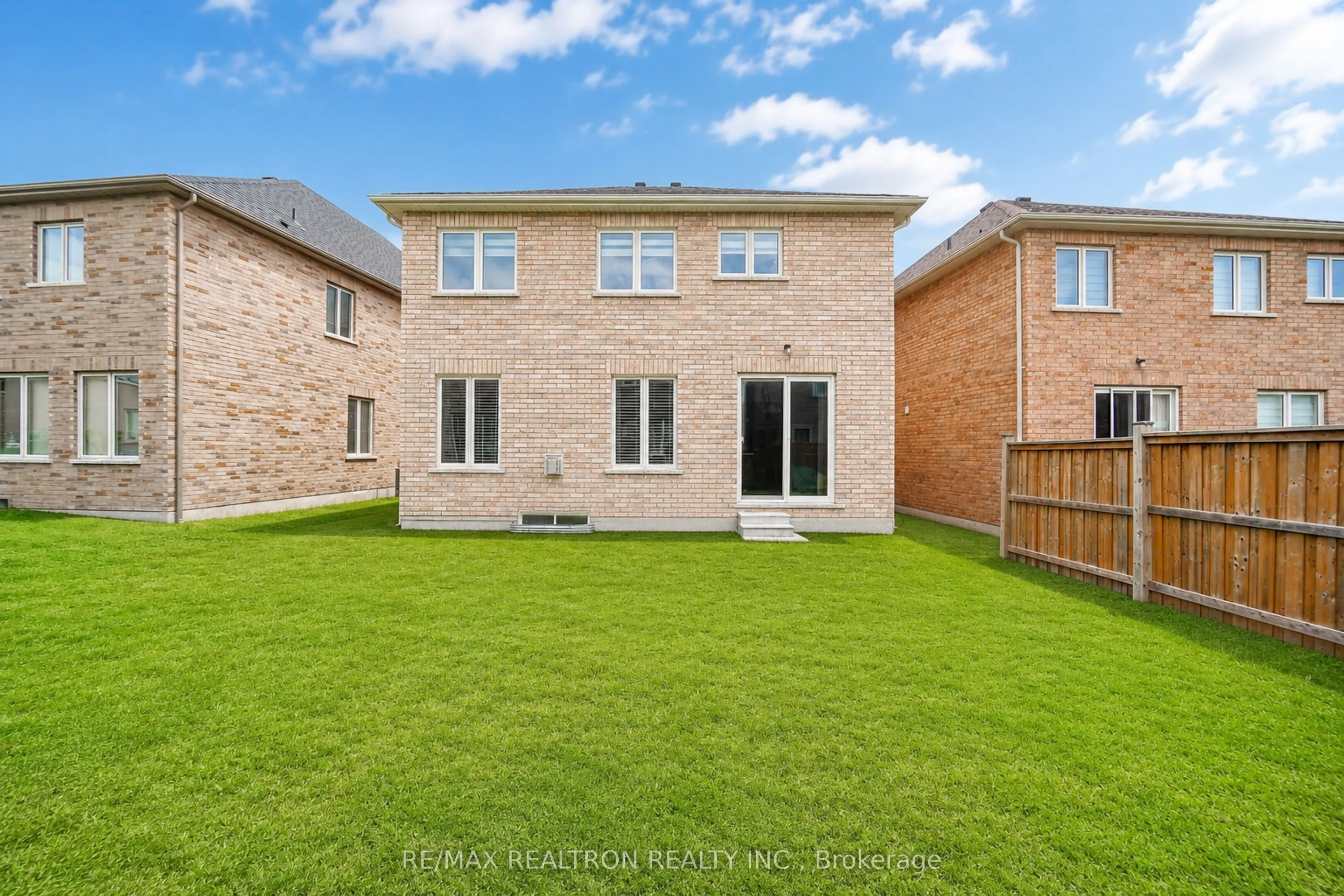 2544 Bandsman Crescent