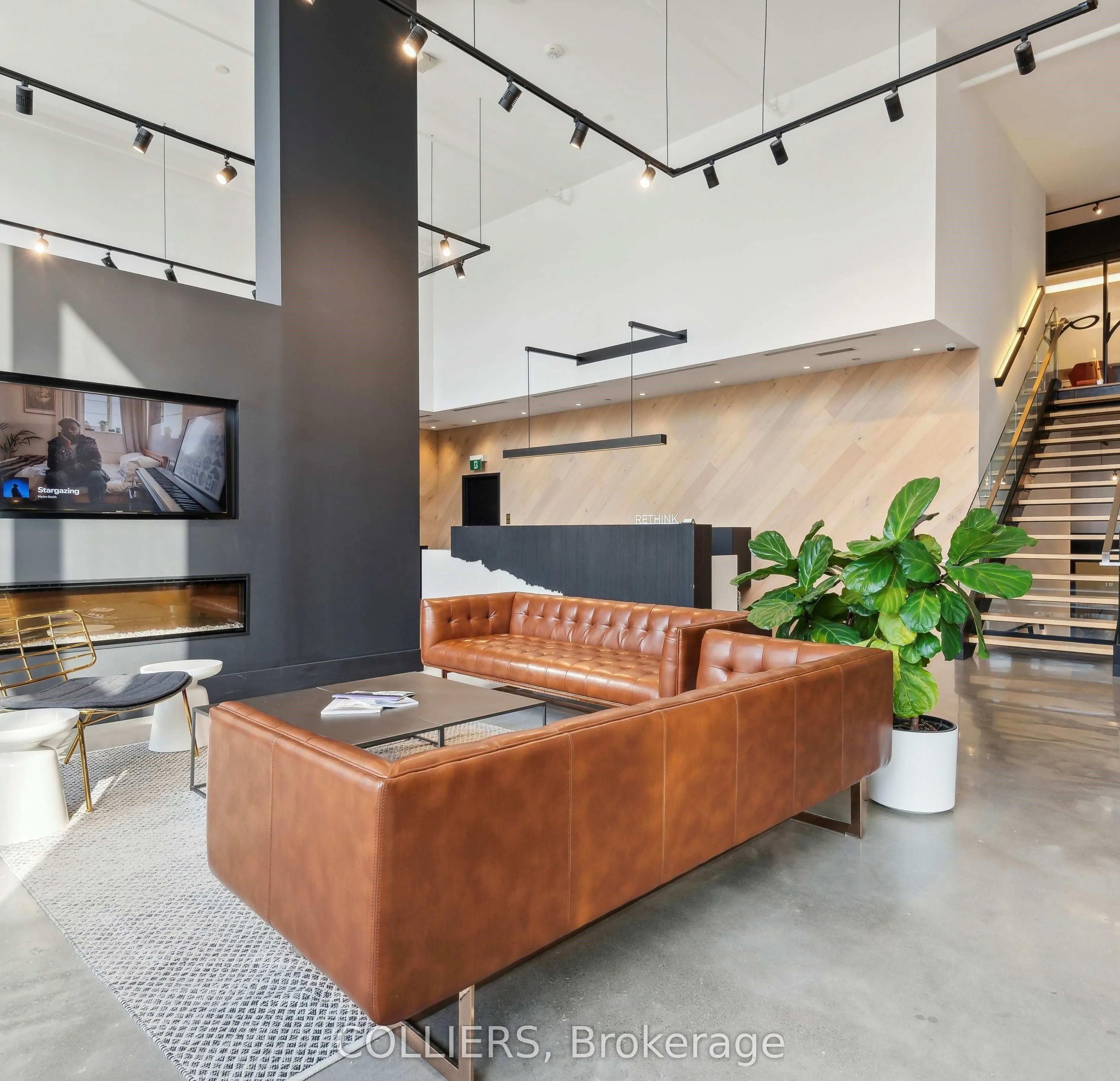 1230 Dundas Street E