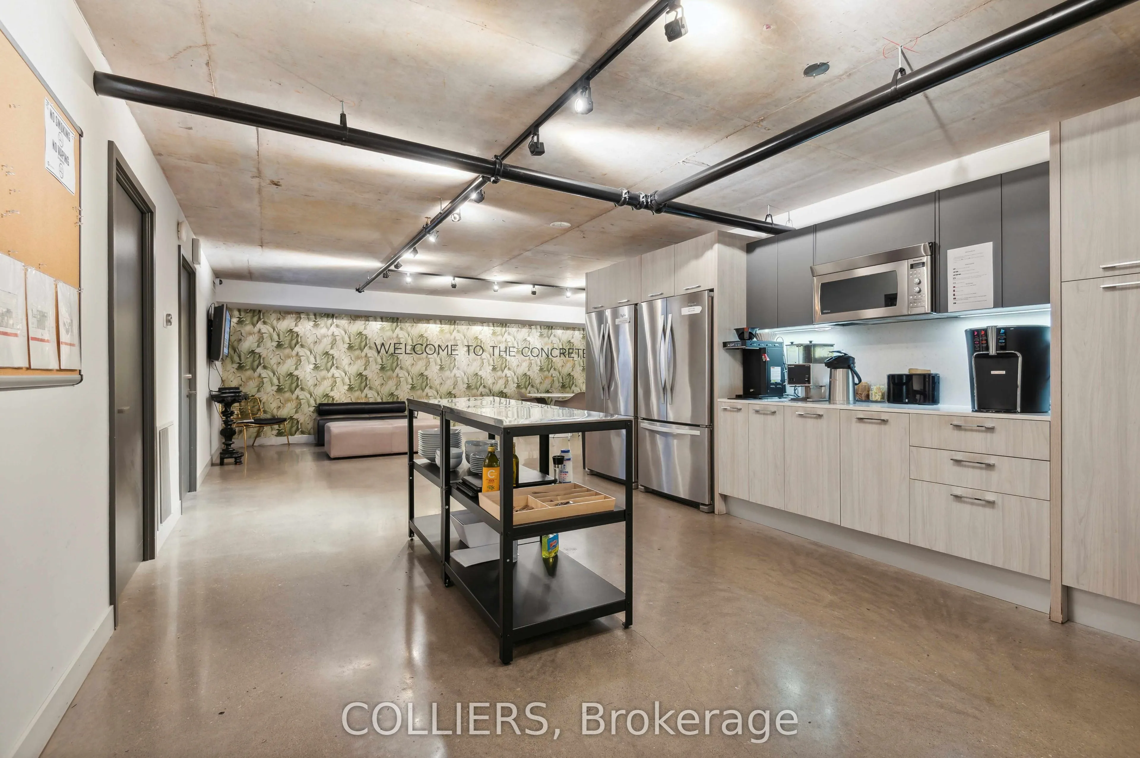 1230 Dundas Street E