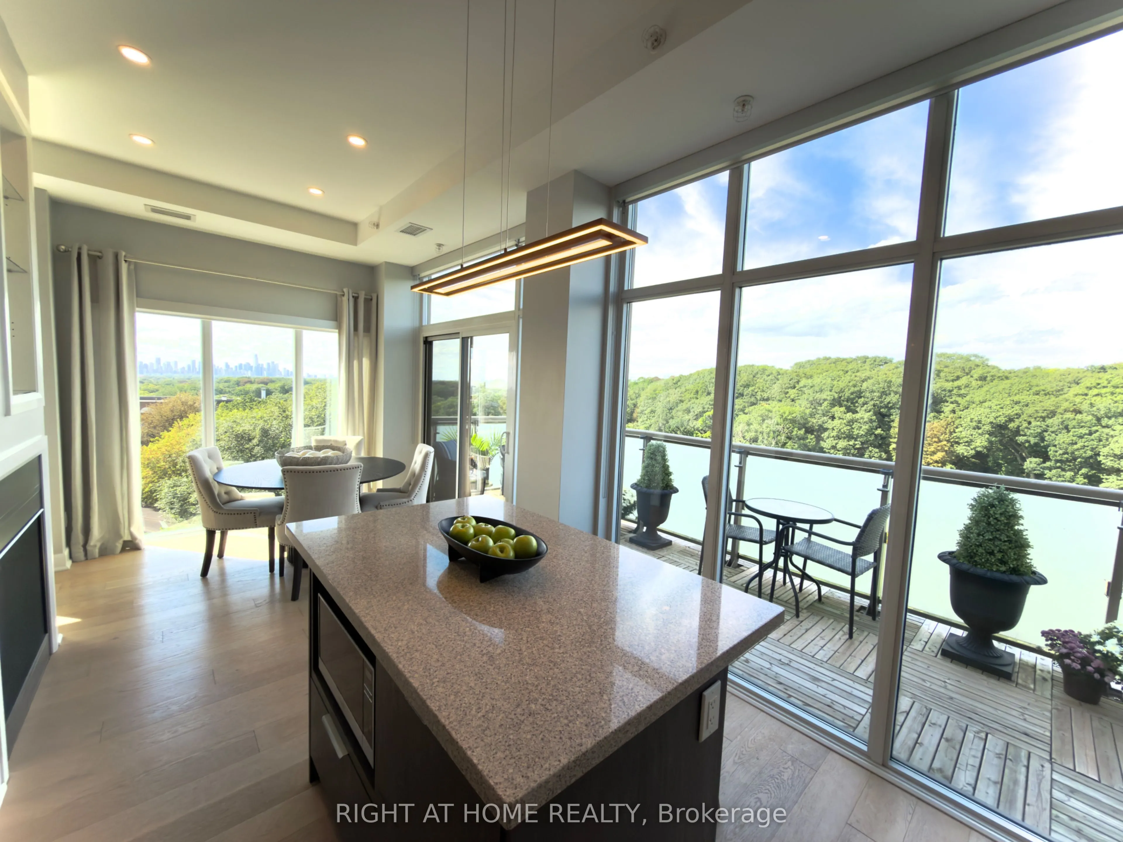 580 Kingston Road #PH1