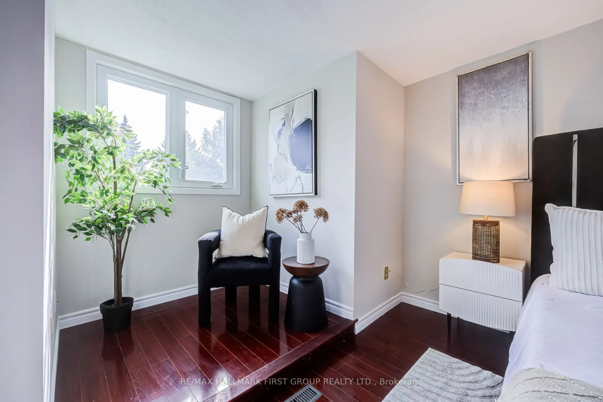 33 Anstead Crescent