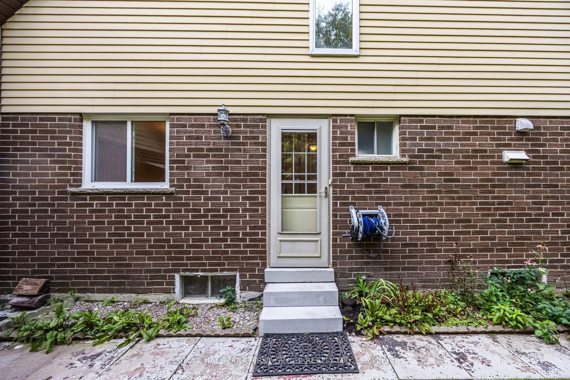 33 Anstead Crescent