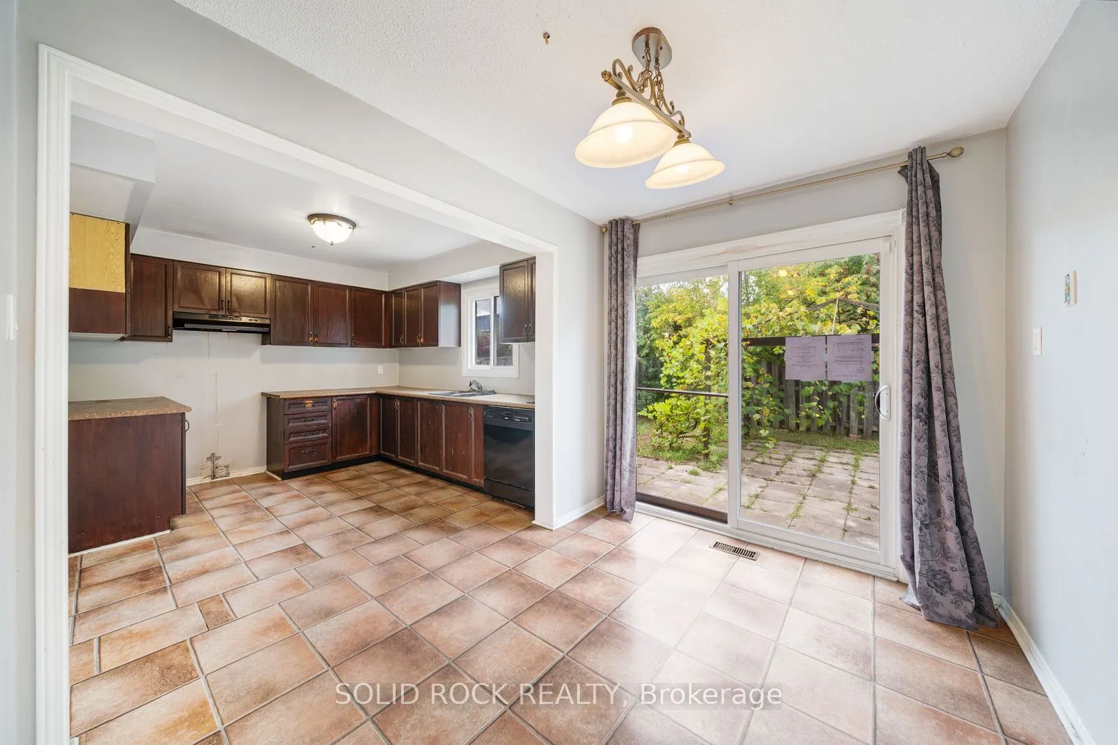 2394 Strathmore Crescent