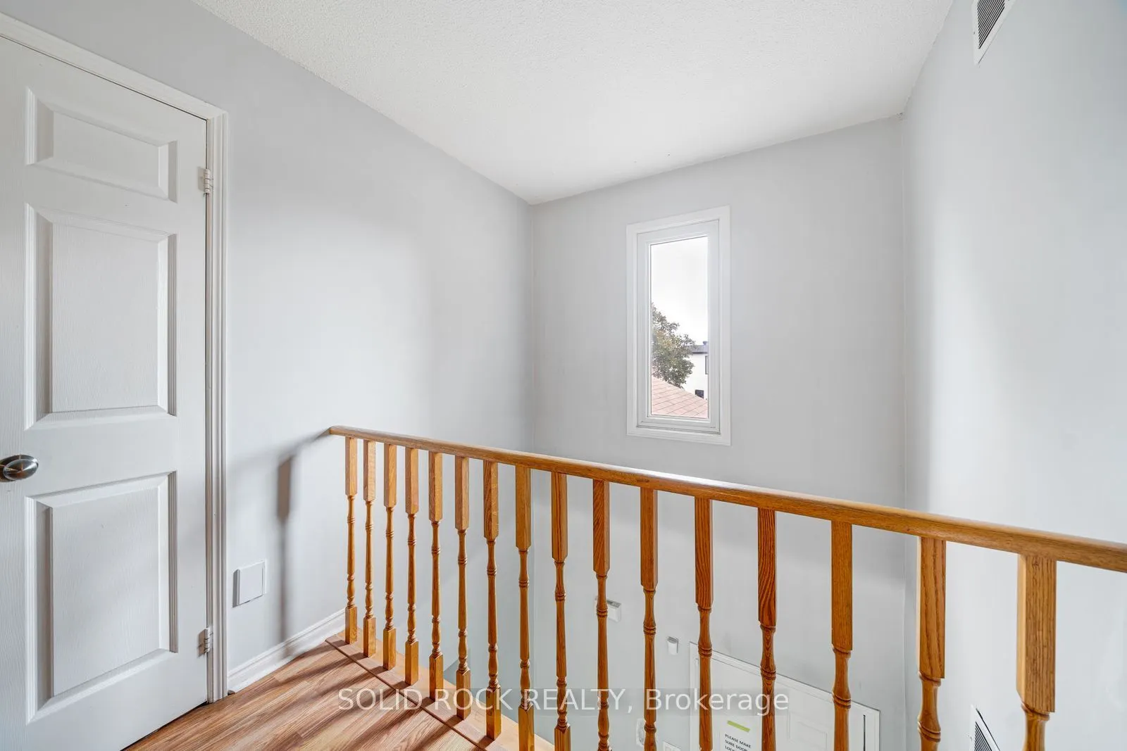 2394 Strathmore Crescent