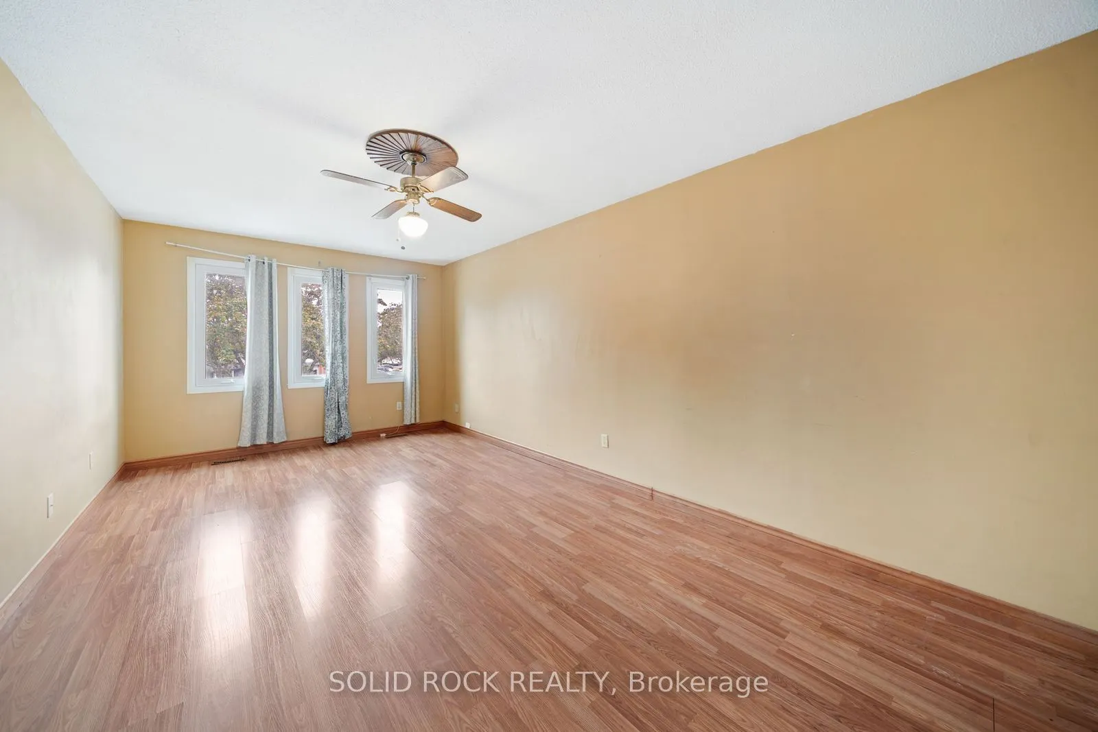 2394 Strathmore Crescent