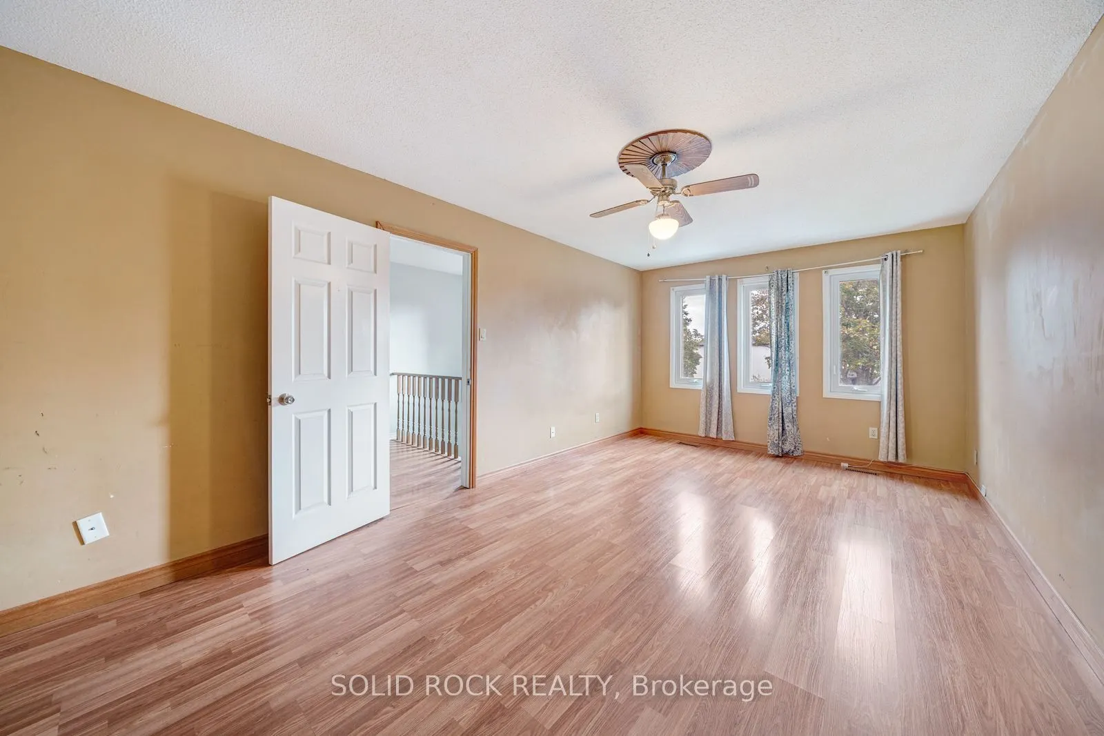 2394 Strathmore Crescent