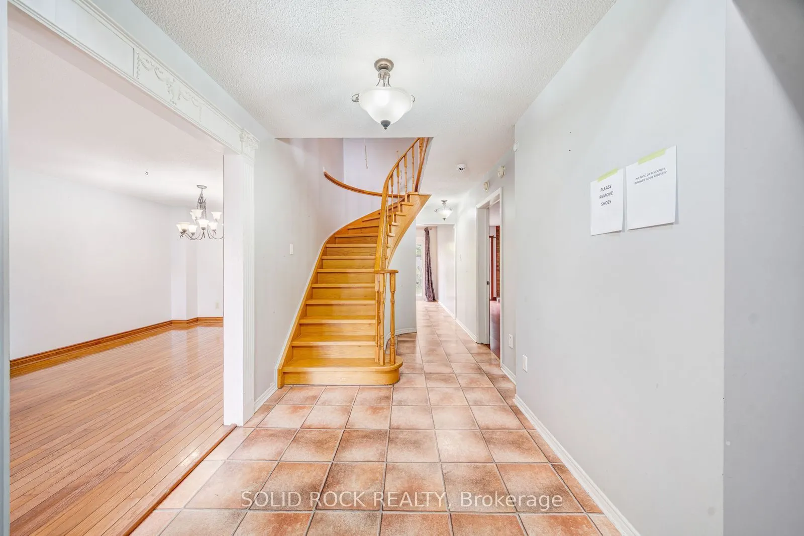 2394 Strathmore Crescent
