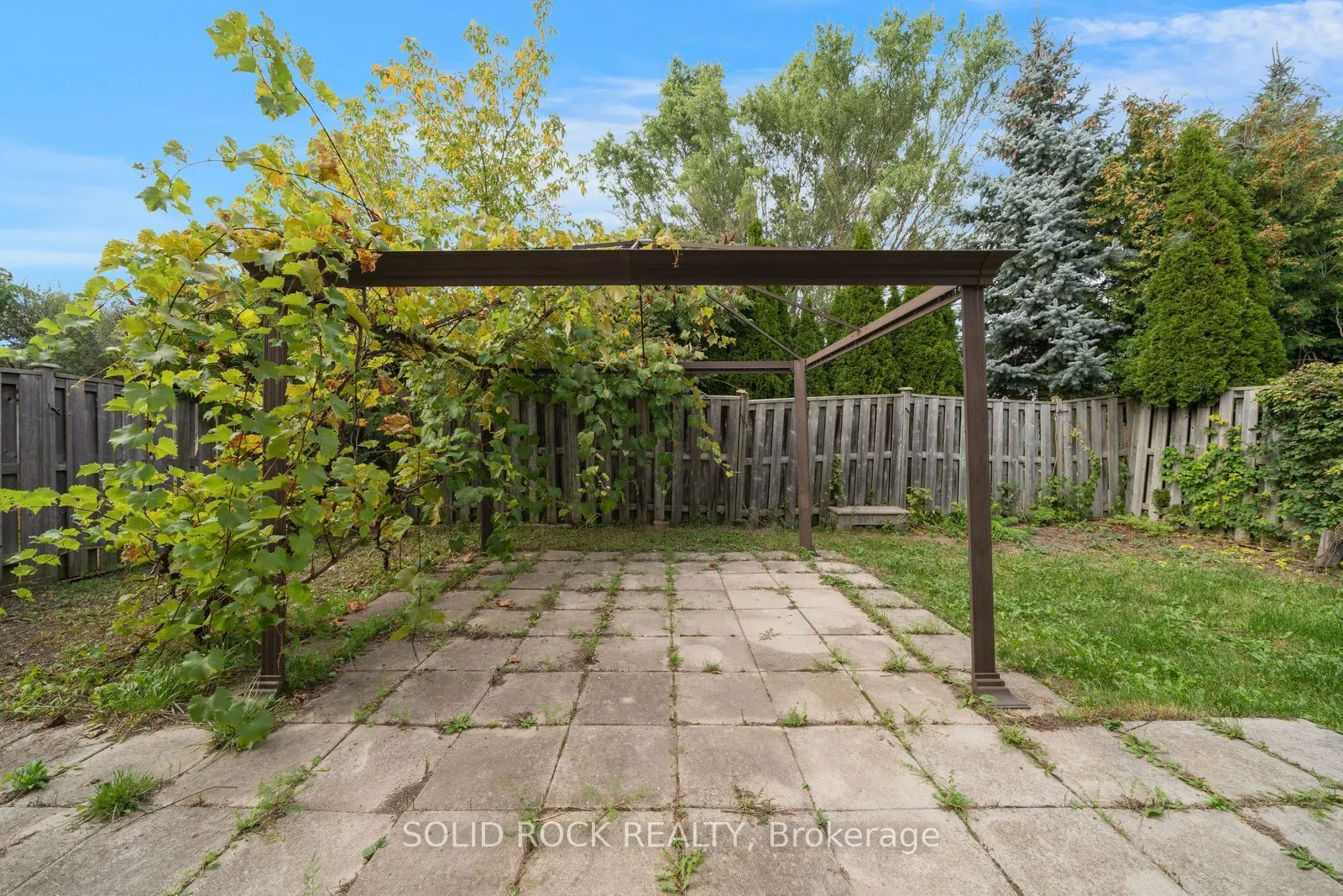 2394 Strathmore Crescent