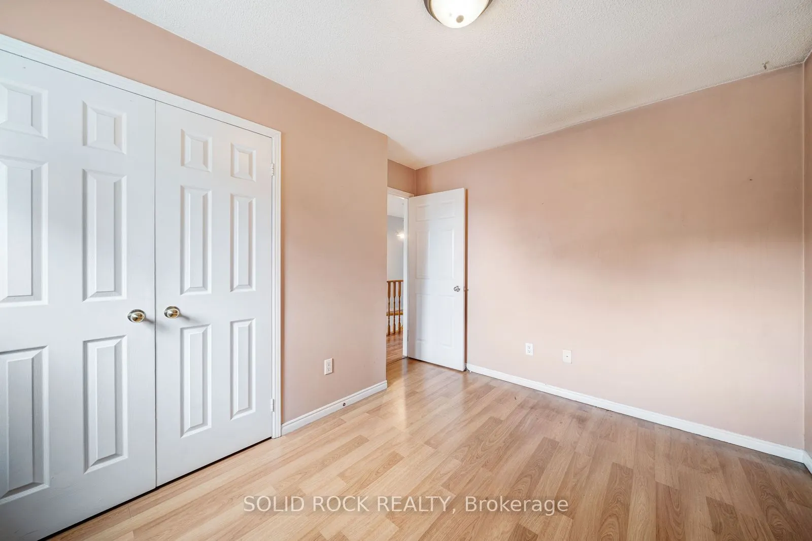 2394 Strathmore Crescent