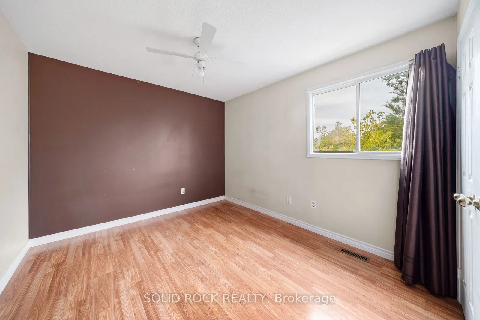 2394 Strathmore Crescent