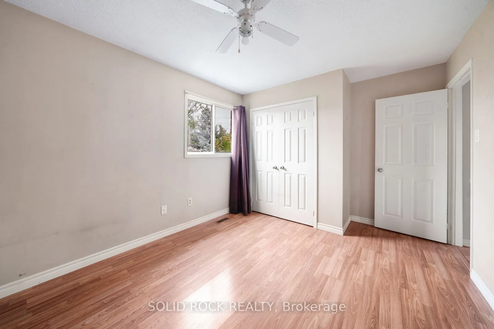 2394 Strathmore Crescent