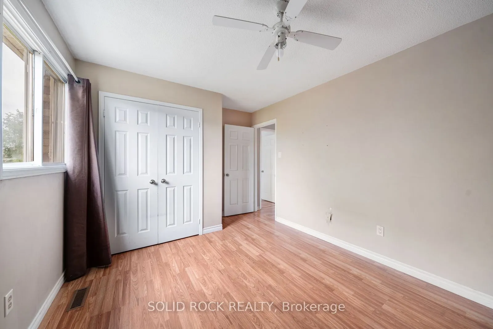2394 Strathmore Crescent