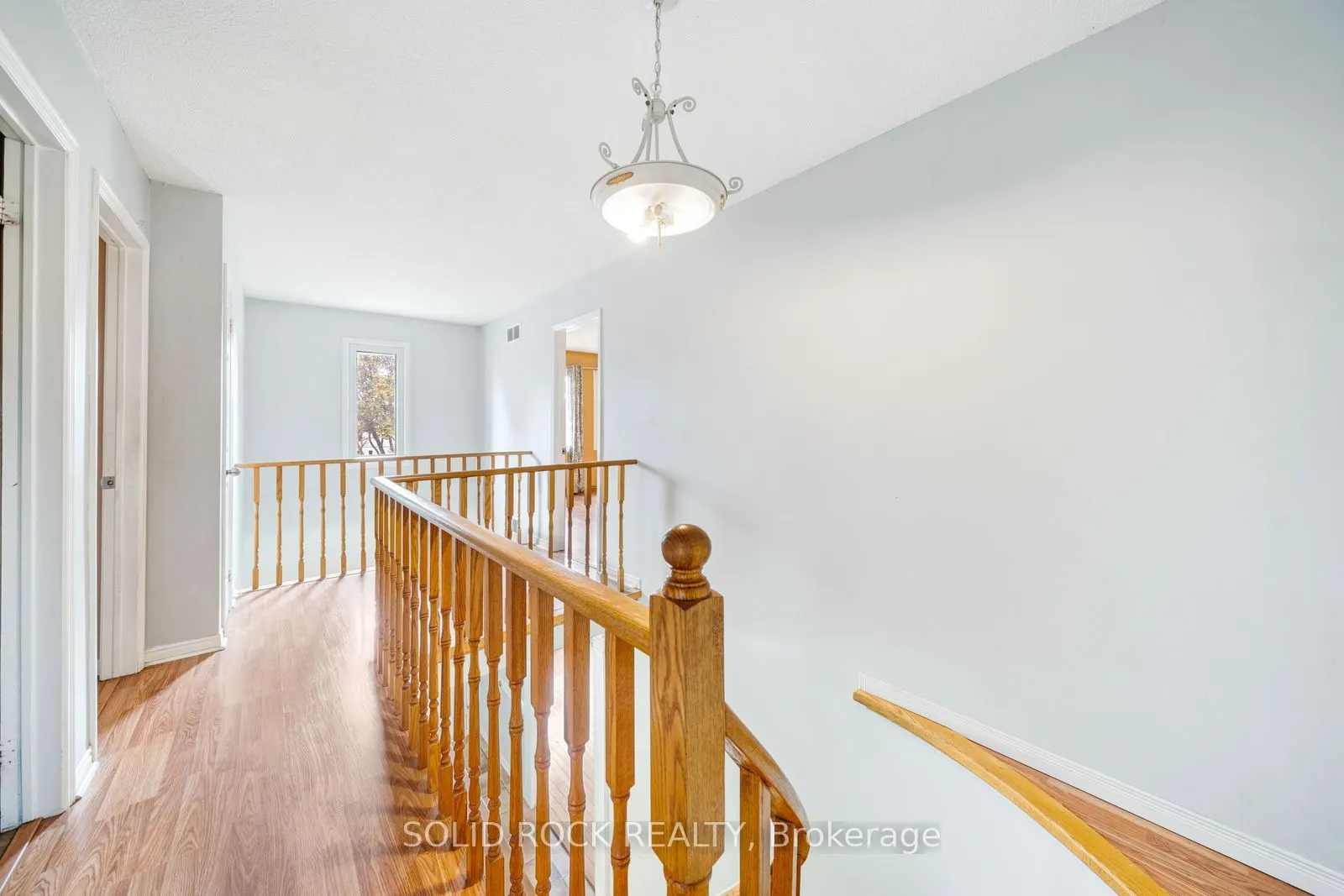 2394 Strathmore Crescent