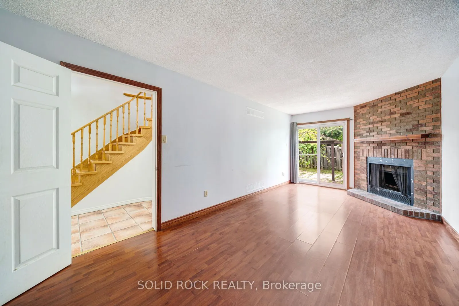 2394 Strathmore Crescent
