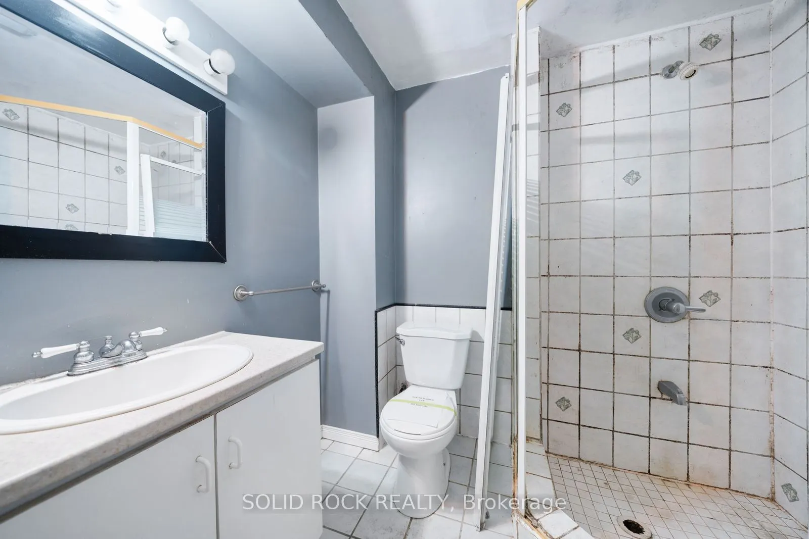 2394 Strathmore Crescent