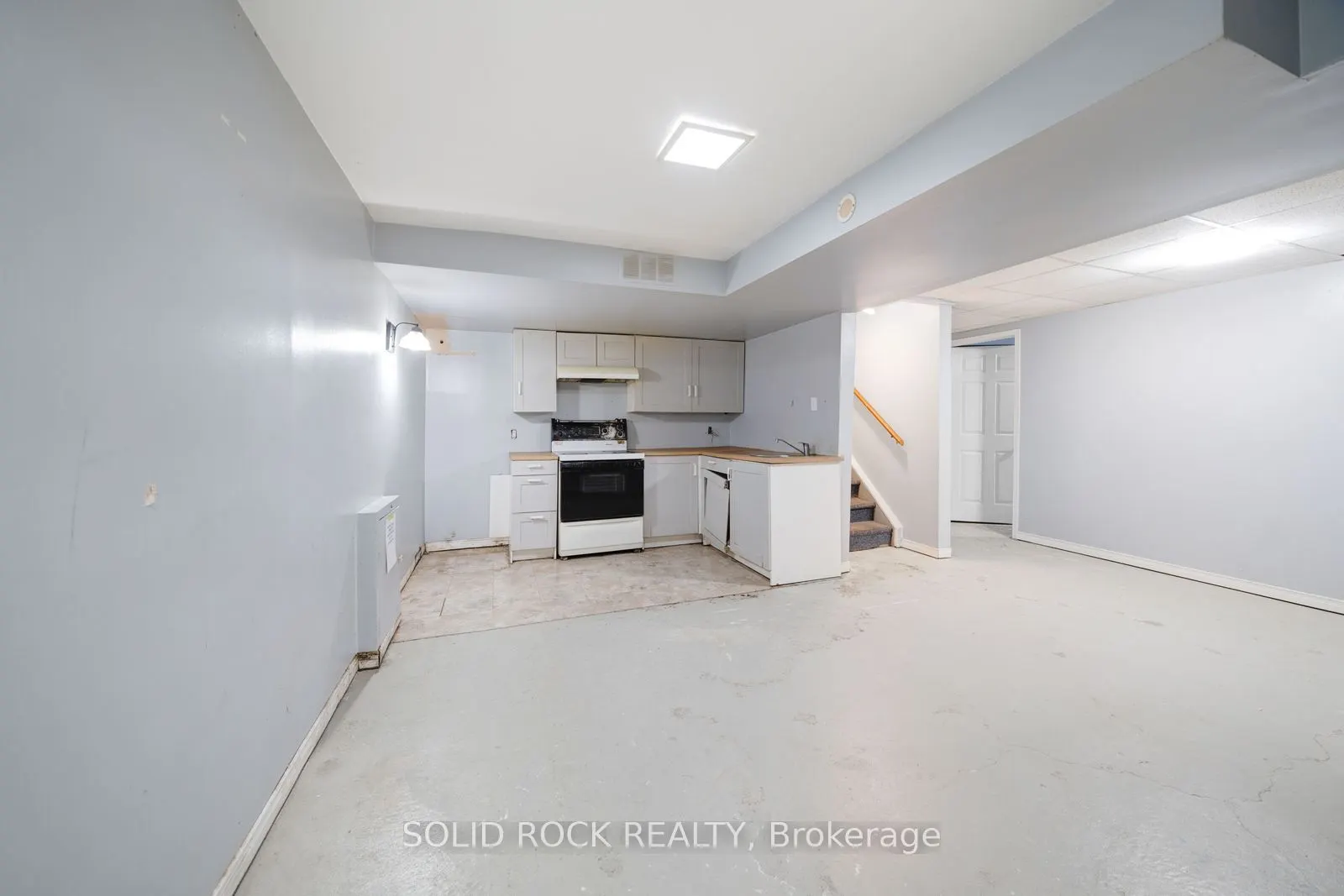 2394 Strathmore Crescent