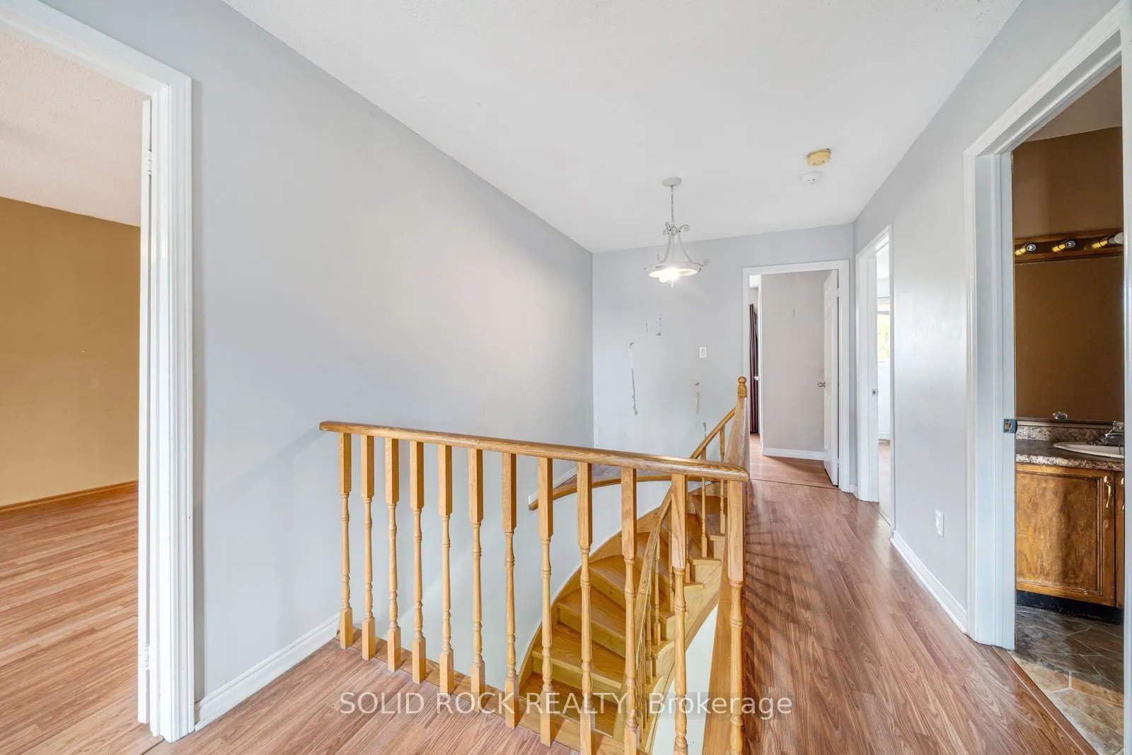 2394 Strathmore Crescent