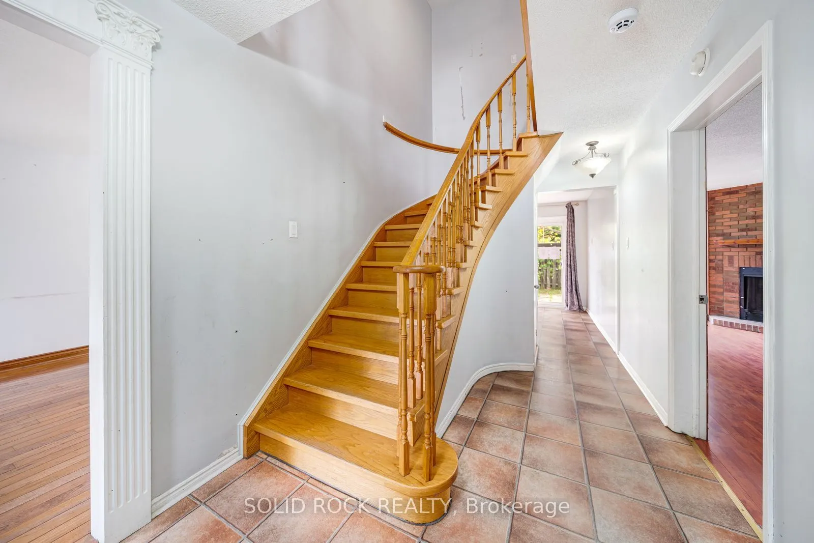 2394 Strathmore Crescent