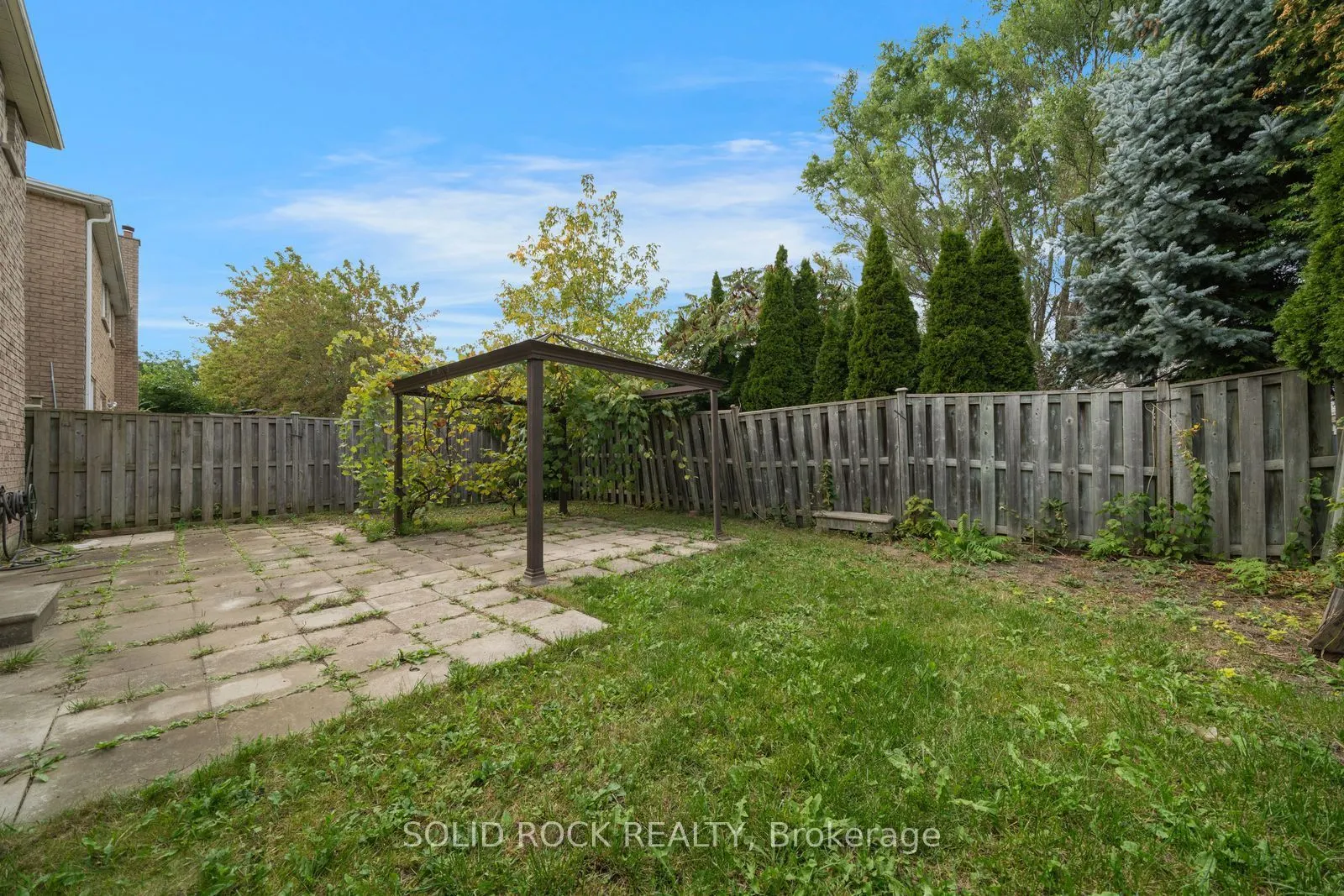 2394 Strathmore Crescent