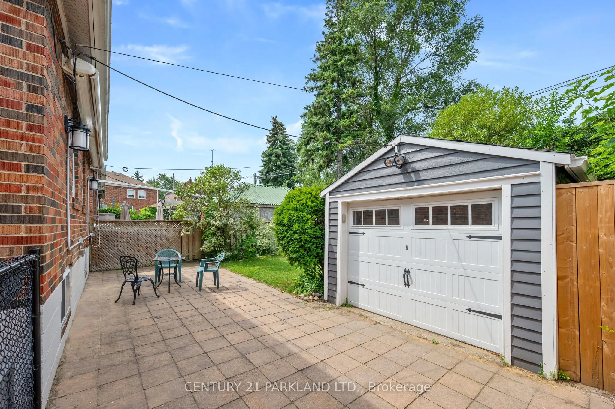 6 Roblin Avenue