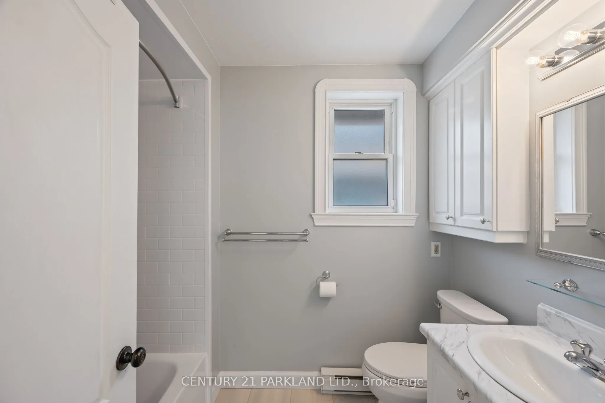 6 Roblin Avenue