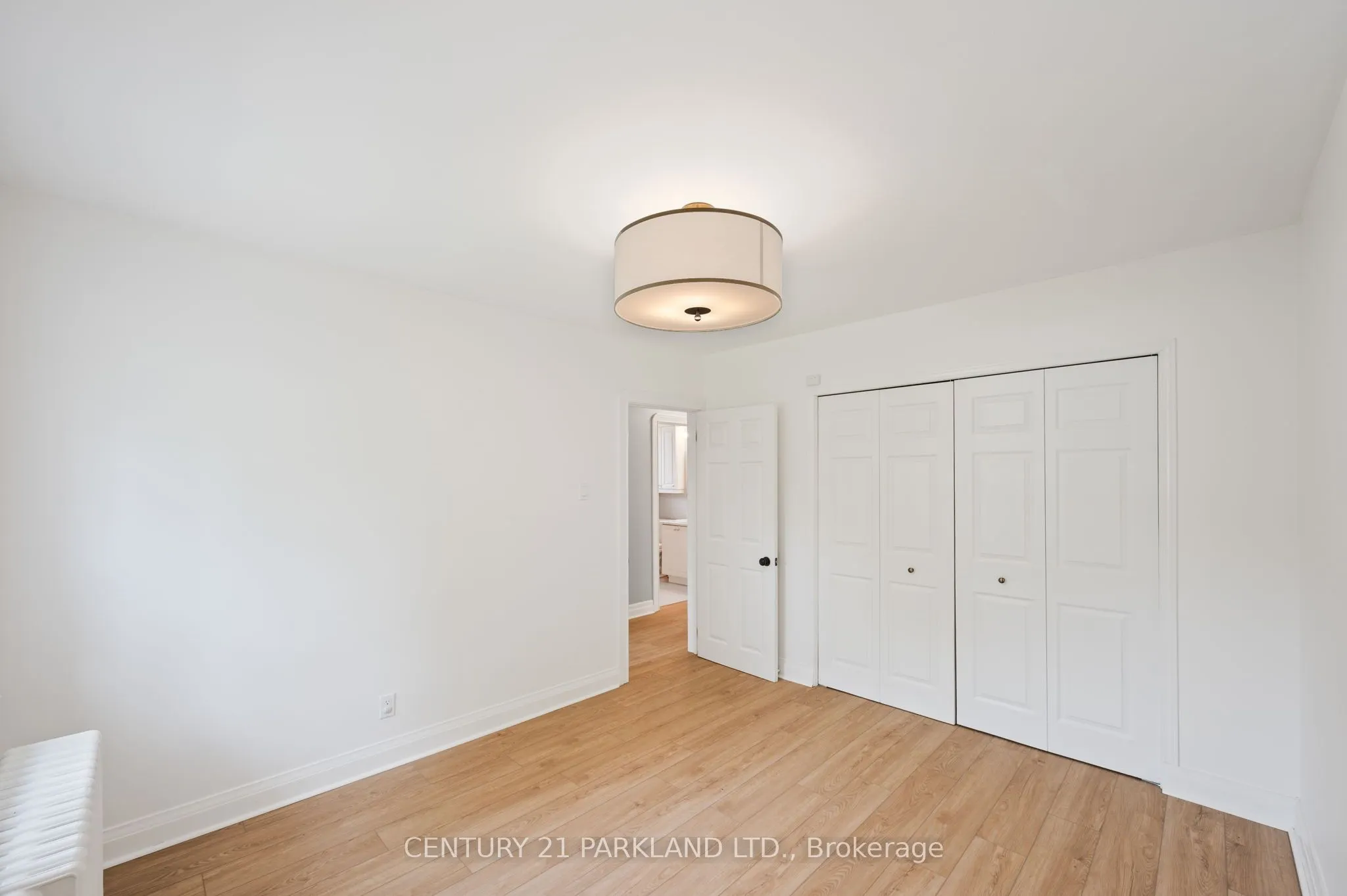 6 Roblin Avenue