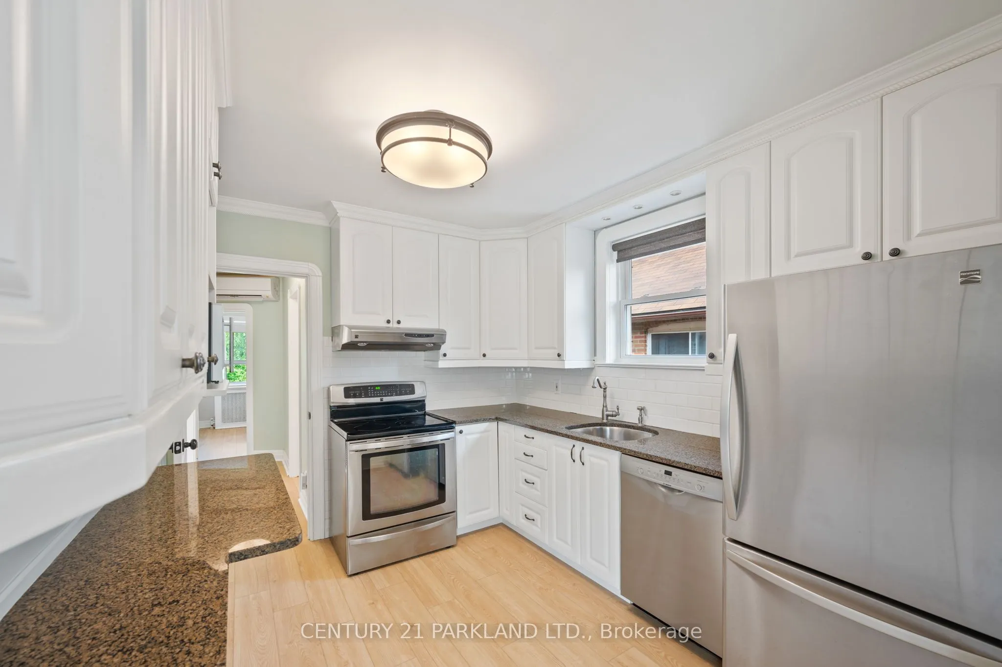 6 Roblin Avenue