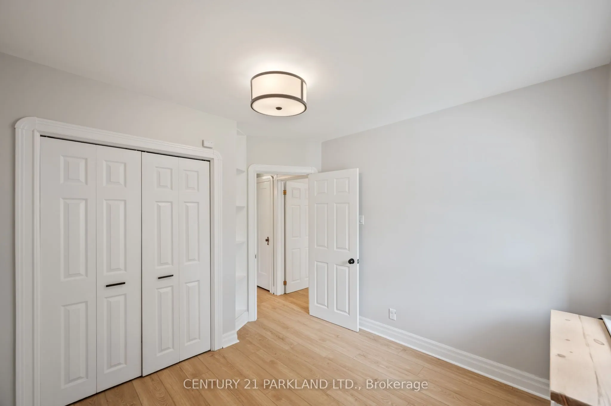 6 Roblin Avenue