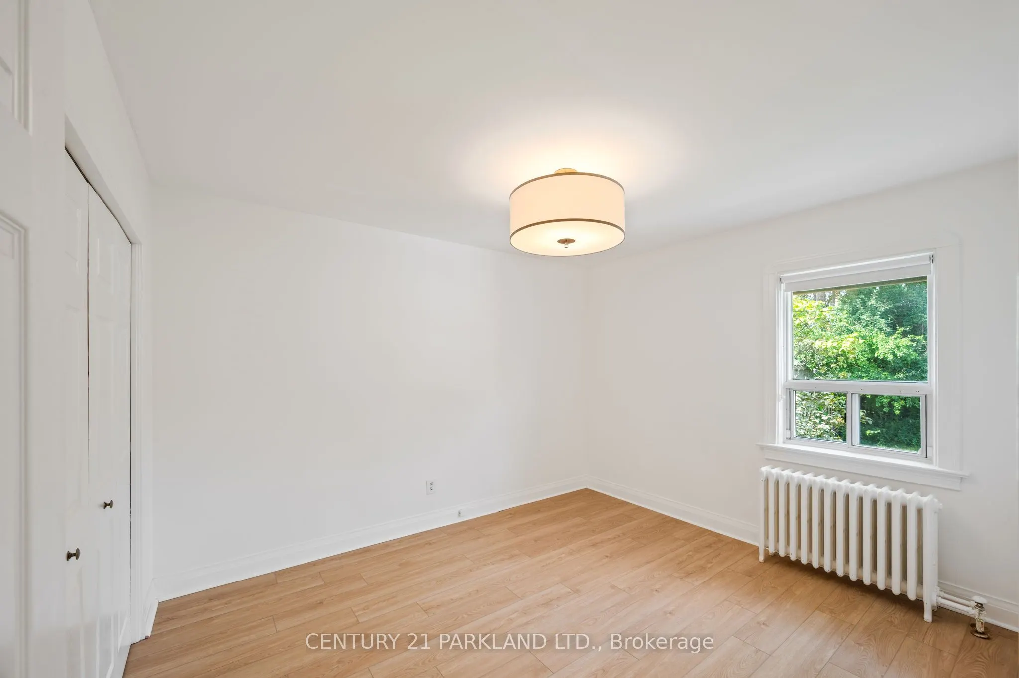 6 Roblin Avenue