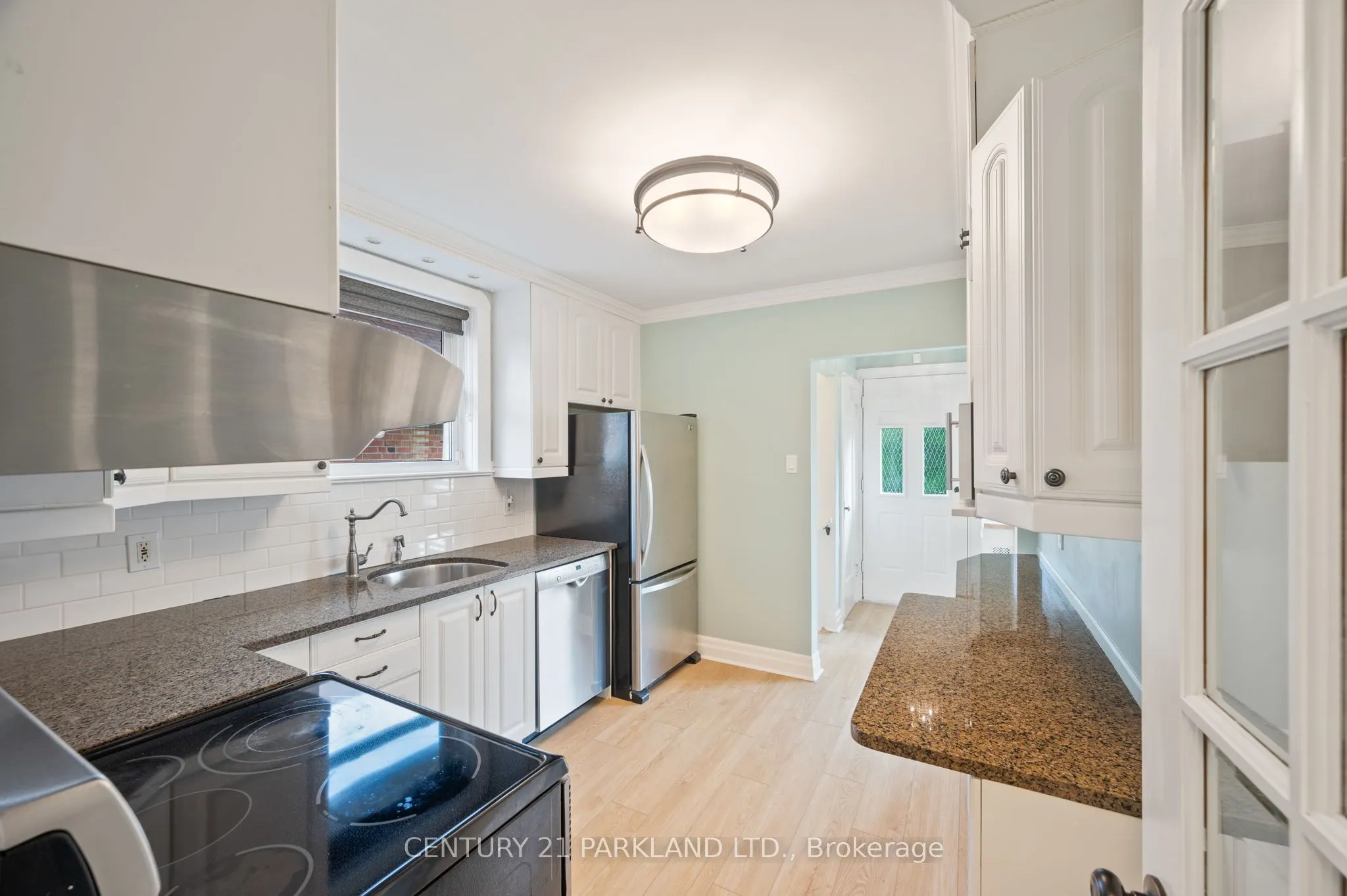 6 Roblin Avenue