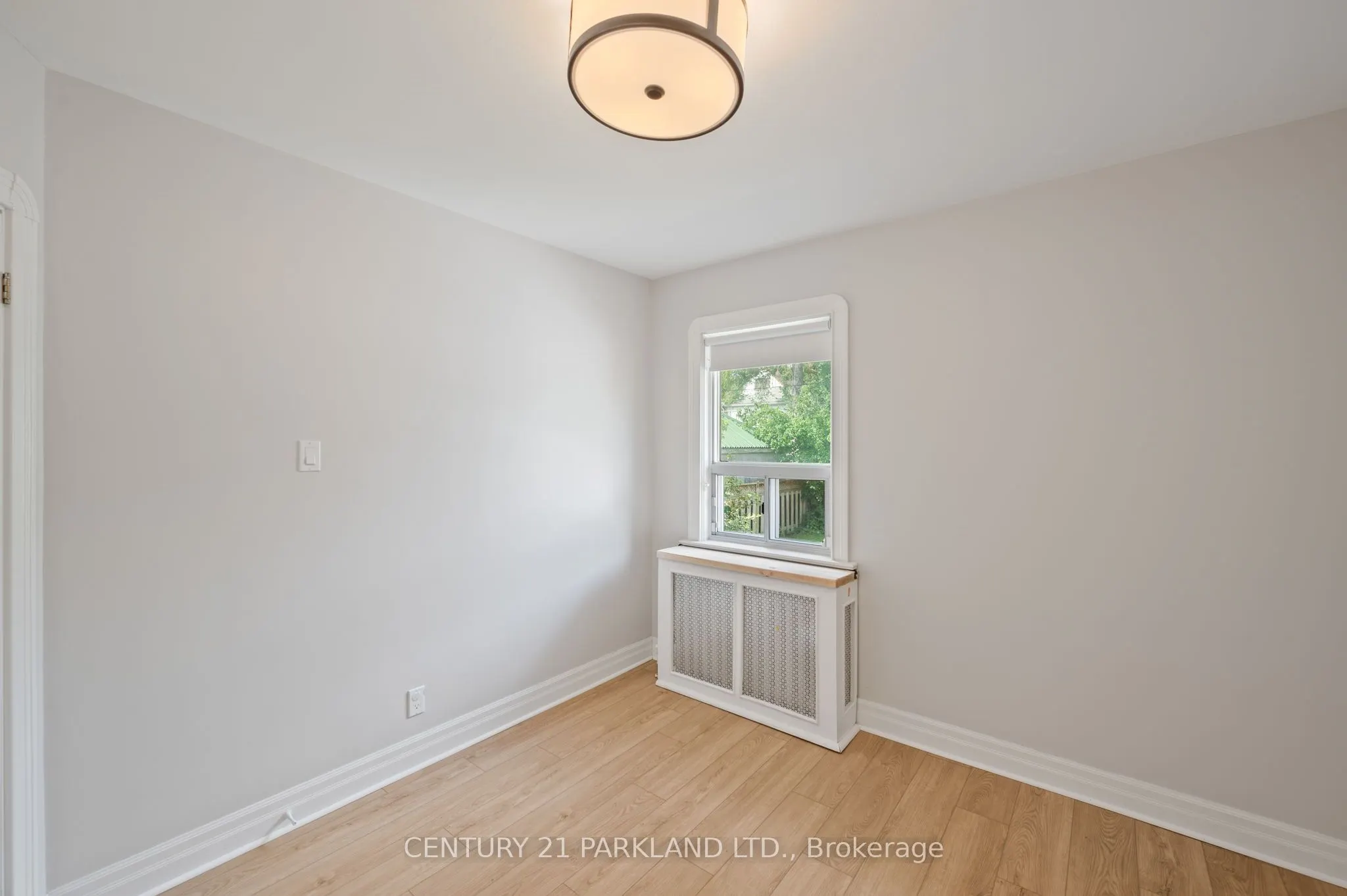 6 Roblin Avenue