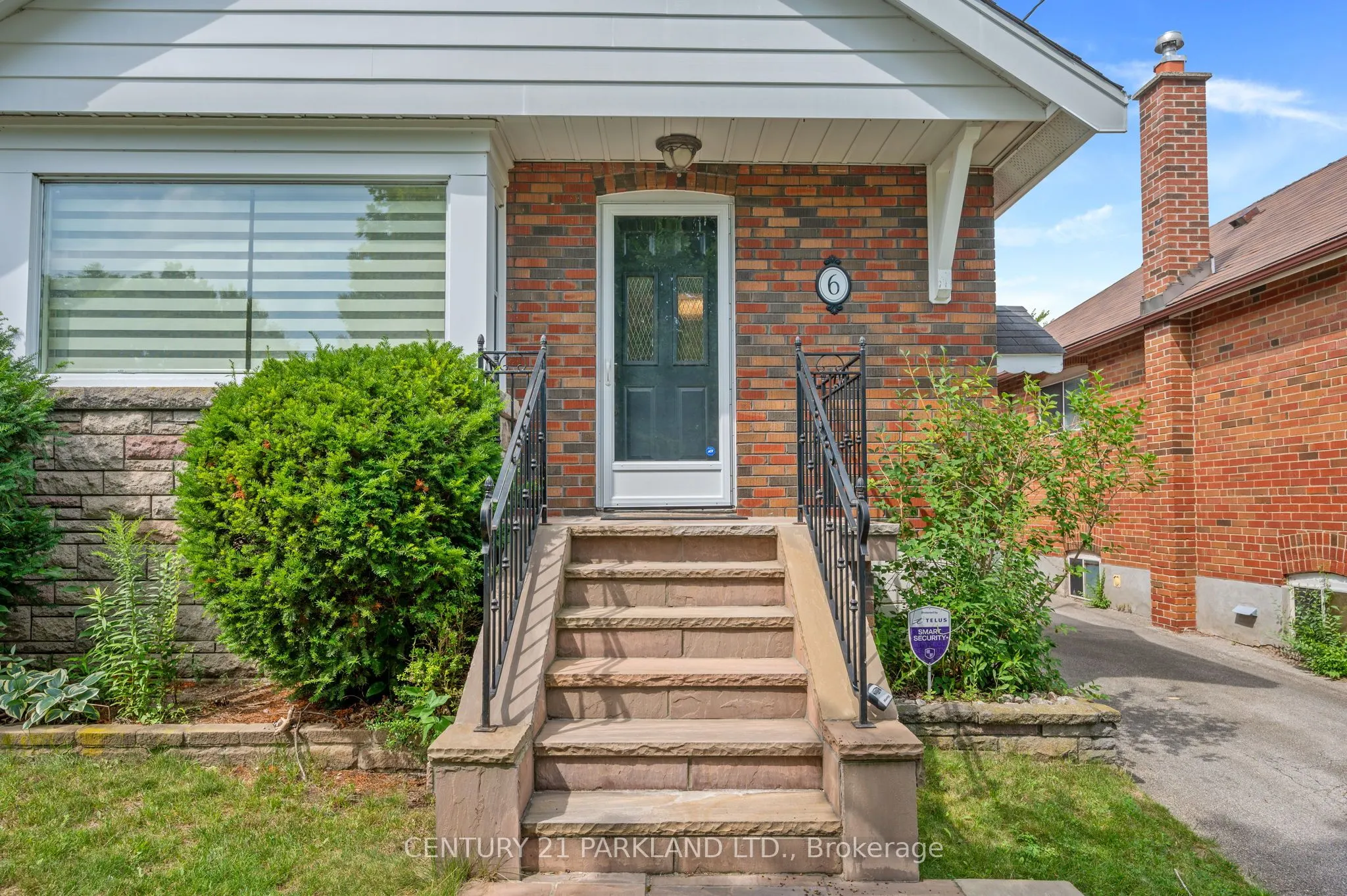 6 Roblin Avenue