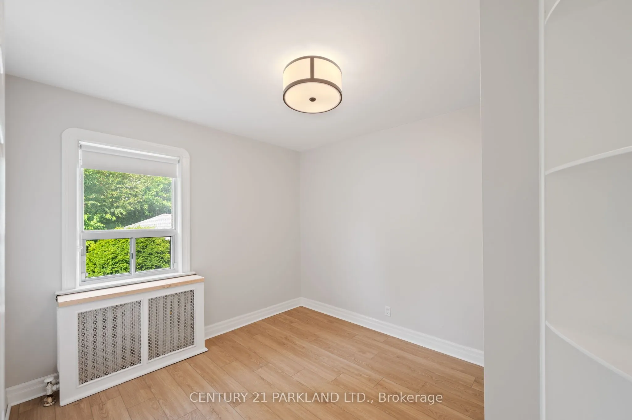 6 Roblin Avenue