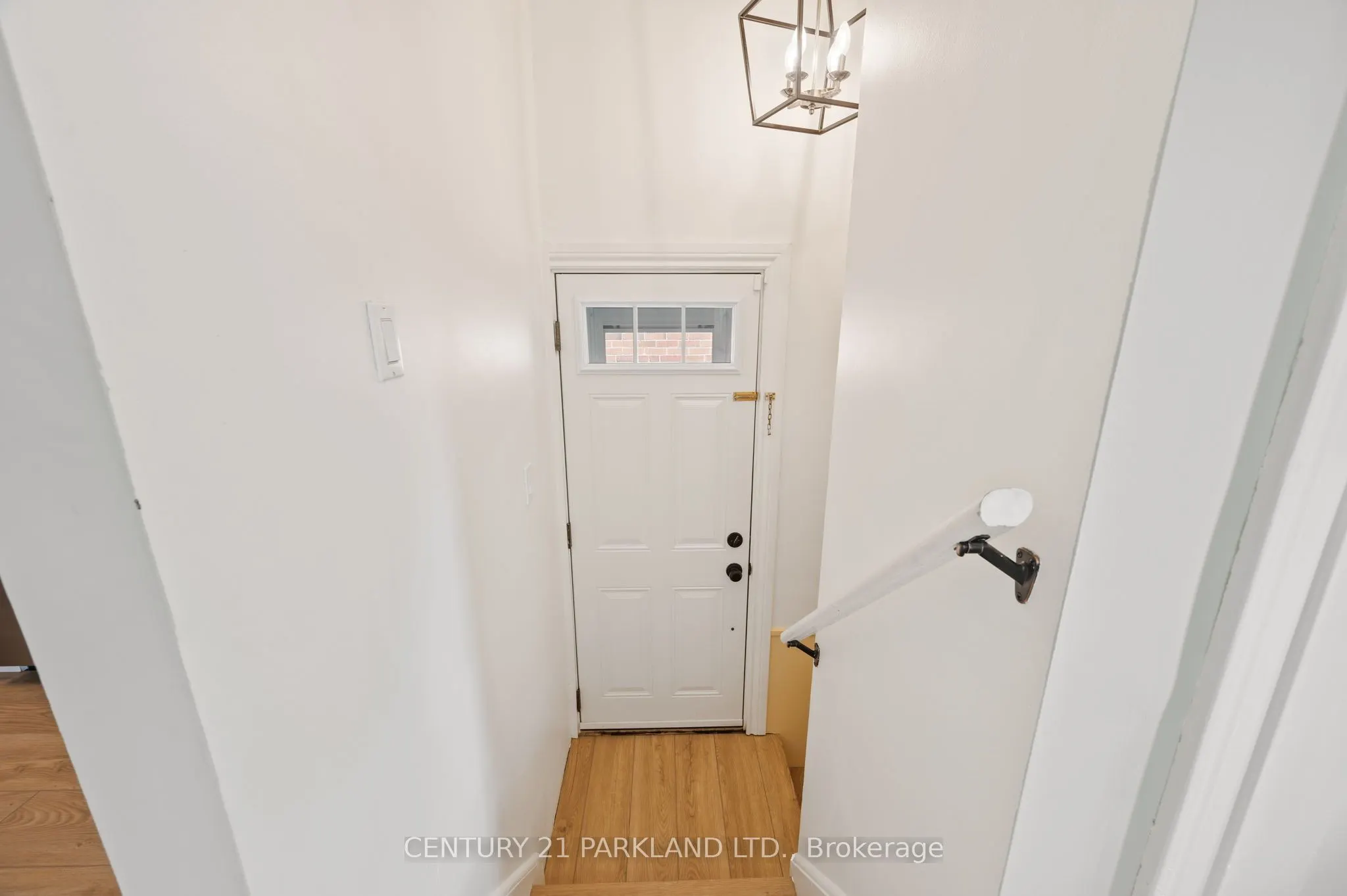 6 Roblin Avenue