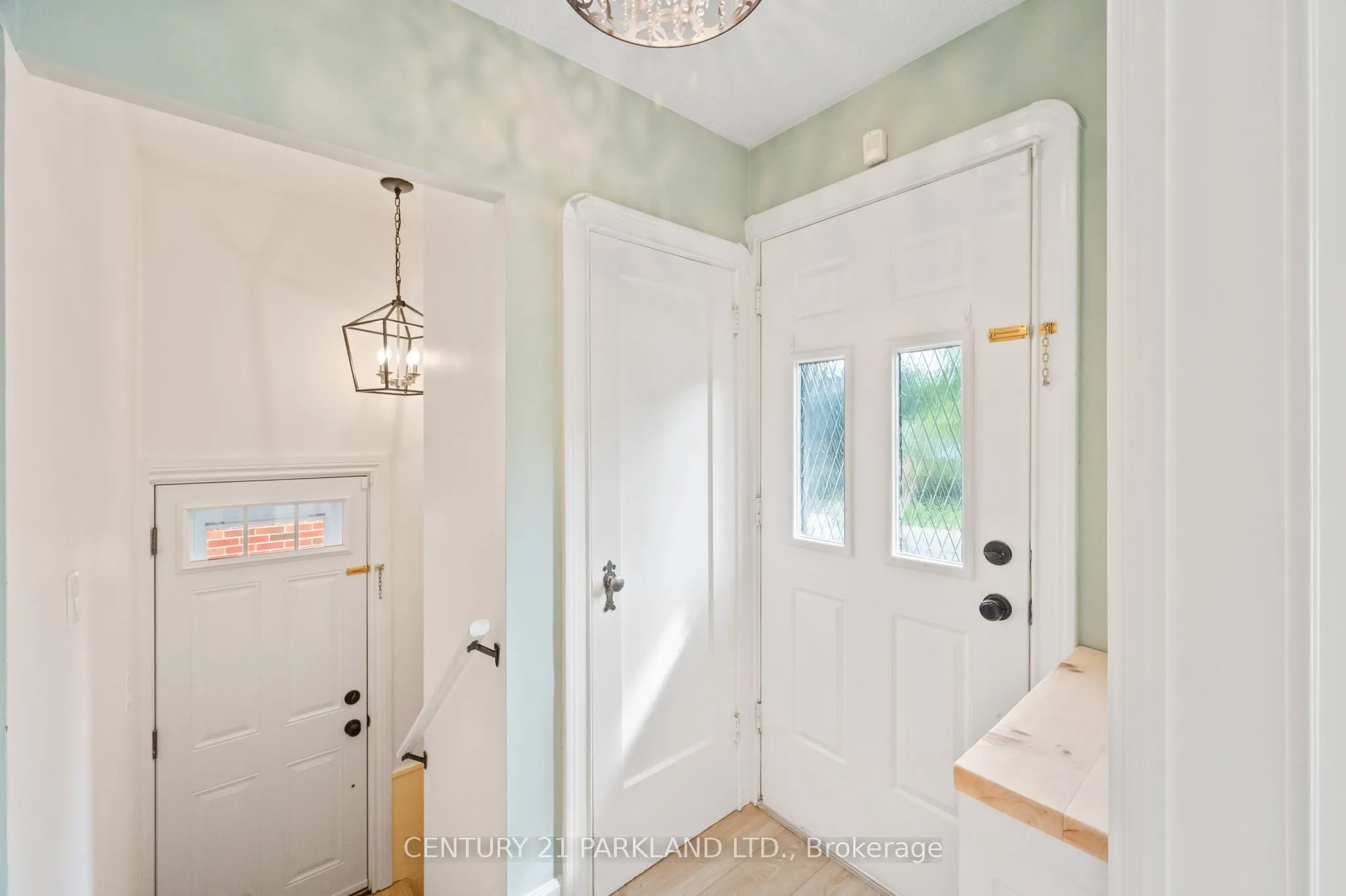 6 Roblin Avenue