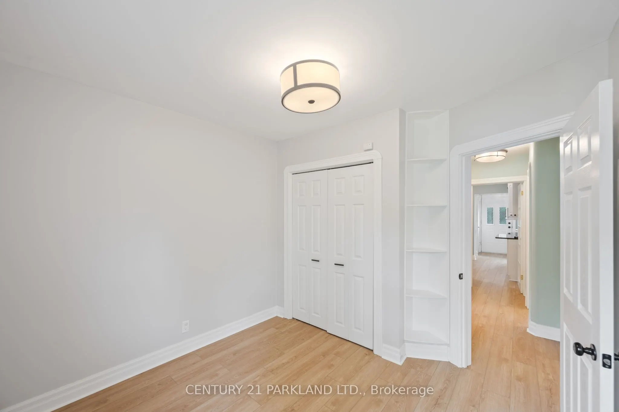 6 Roblin Avenue