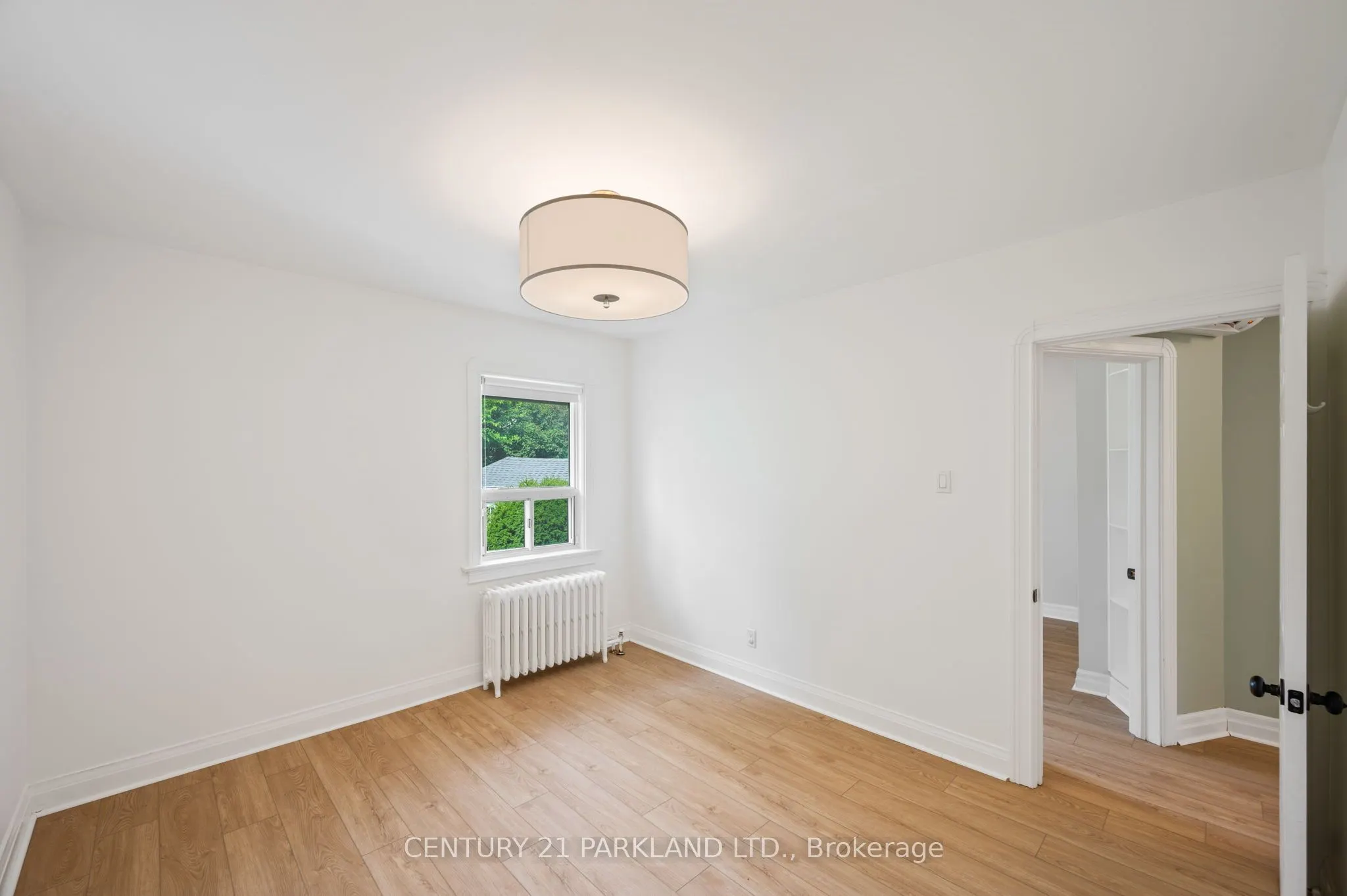 6 Roblin Avenue