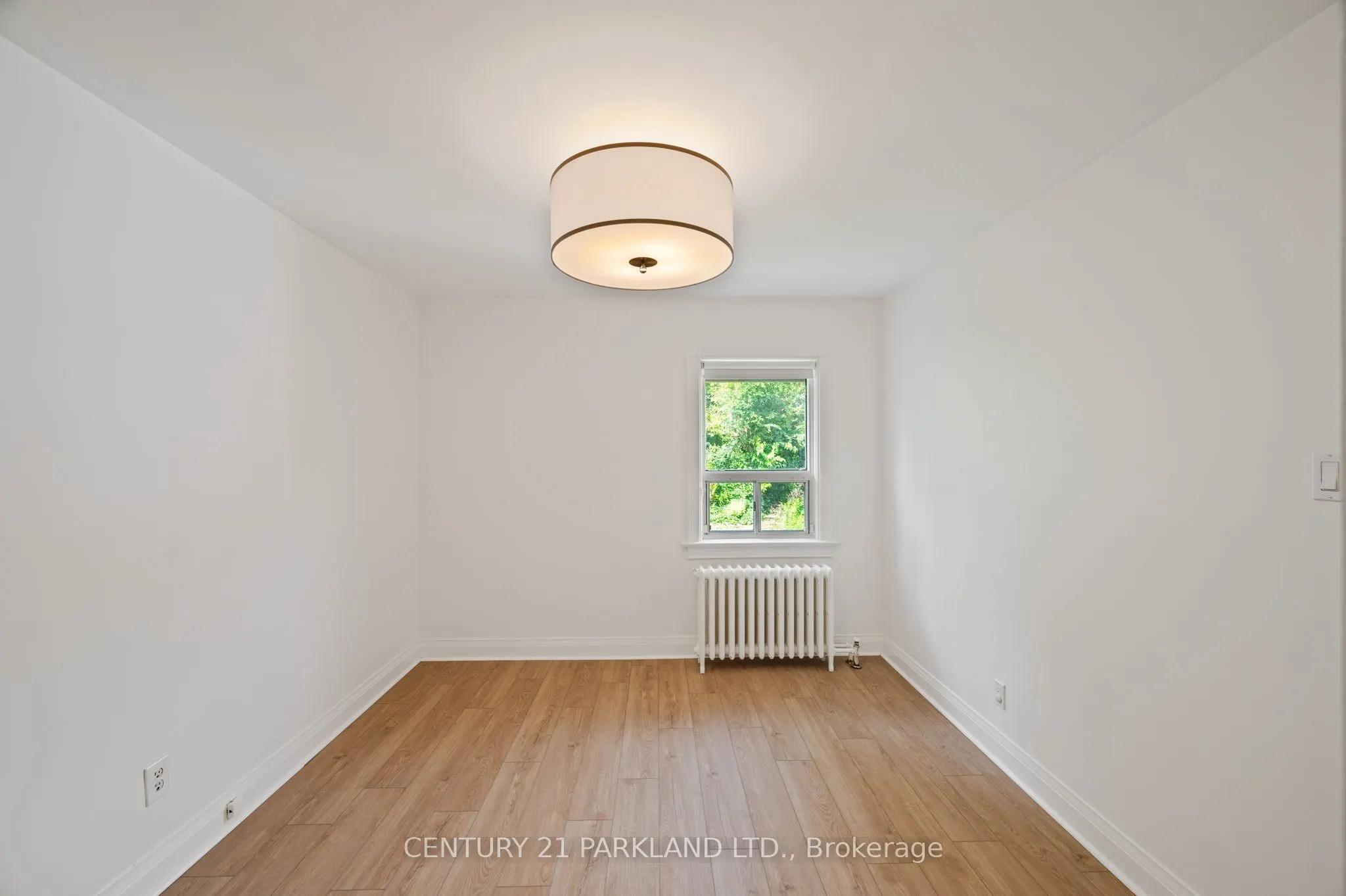 6 Roblin Avenue